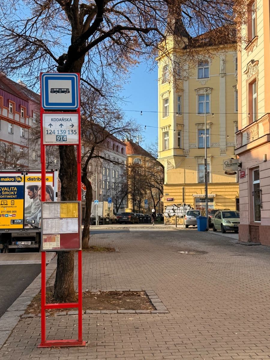 Prenájom bytu 2-izbový 46 m², 28. pluku, Praha, Praha Prenájom bytu 2-izbový 46 m², 28. pluku, Praha, Praha