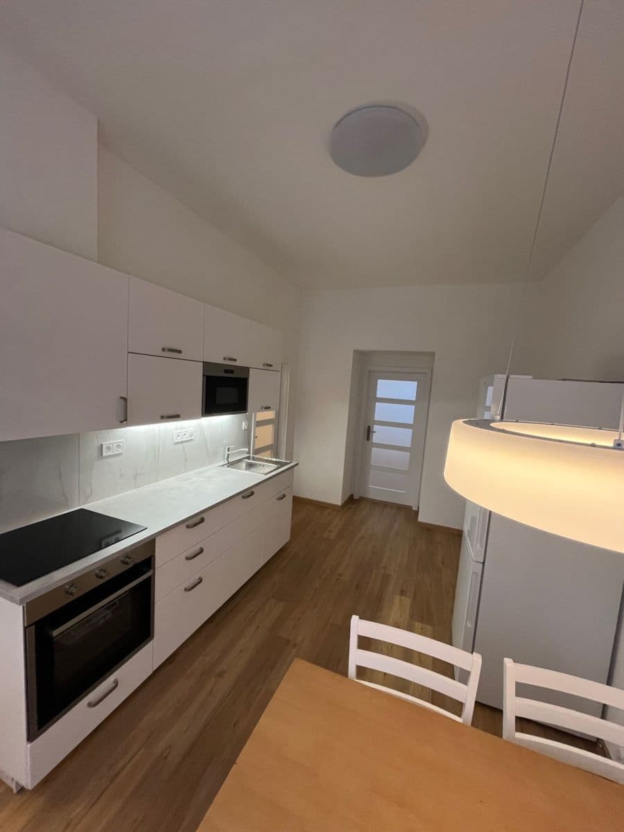 Prenájom bytu 1-izbový 40 m², Pod Kavalírkou, Praha, Praha Prenájom bytu 1-izbový 40 m², Pod Kavalírkou, Praha, Praha