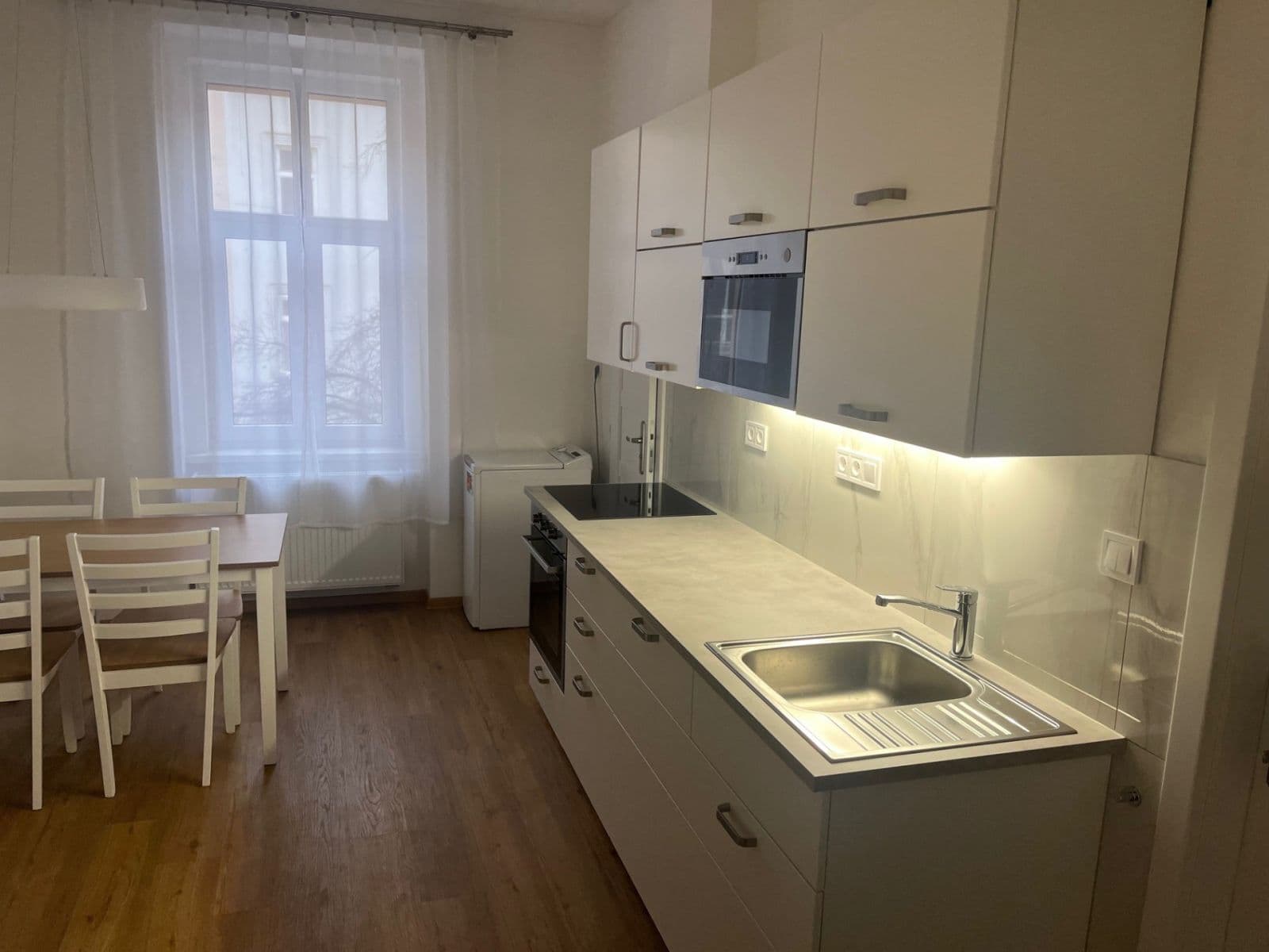 Prenájom bytu 1-izbový 40 m², Pod Kavalírkou, Praha, Praha Prenájom bytu 1-izbový 40 m², Pod Kavalírkou, Praha, Praha