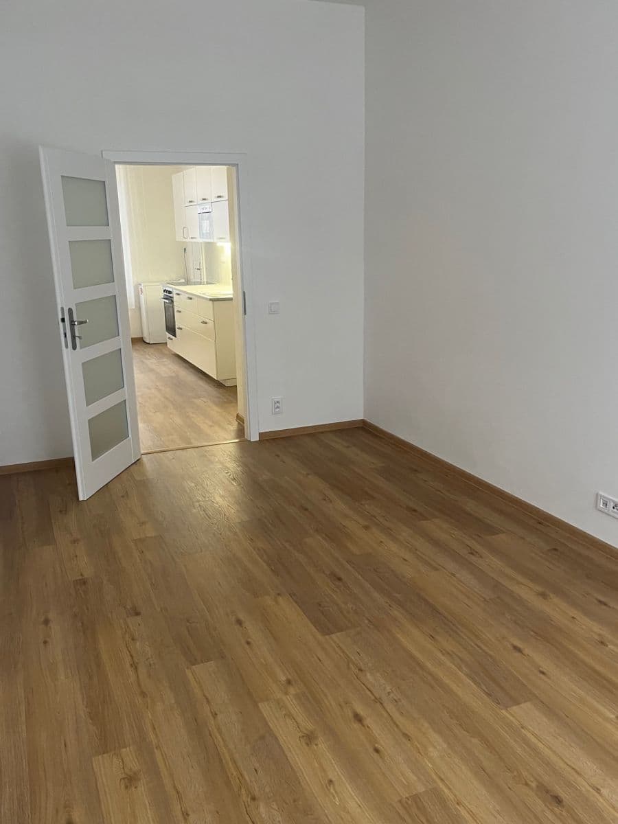 Prenájom bytu 1-izbový 40 m², Pod Kavalírkou, Praha, Praha Prenájom bytu 1-izbový 40 m², Pod Kavalírkou, Praha, Praha