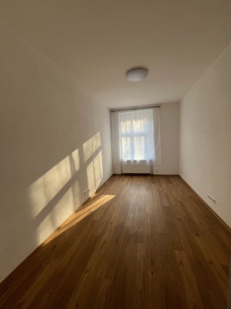 Prenájom bytu 1-izbový 40 m², Pod Kavalírkou, Praha, Praha Prenájom bytu 1-izbový 40 m², Pod Kavalírkou, Praha, Praha