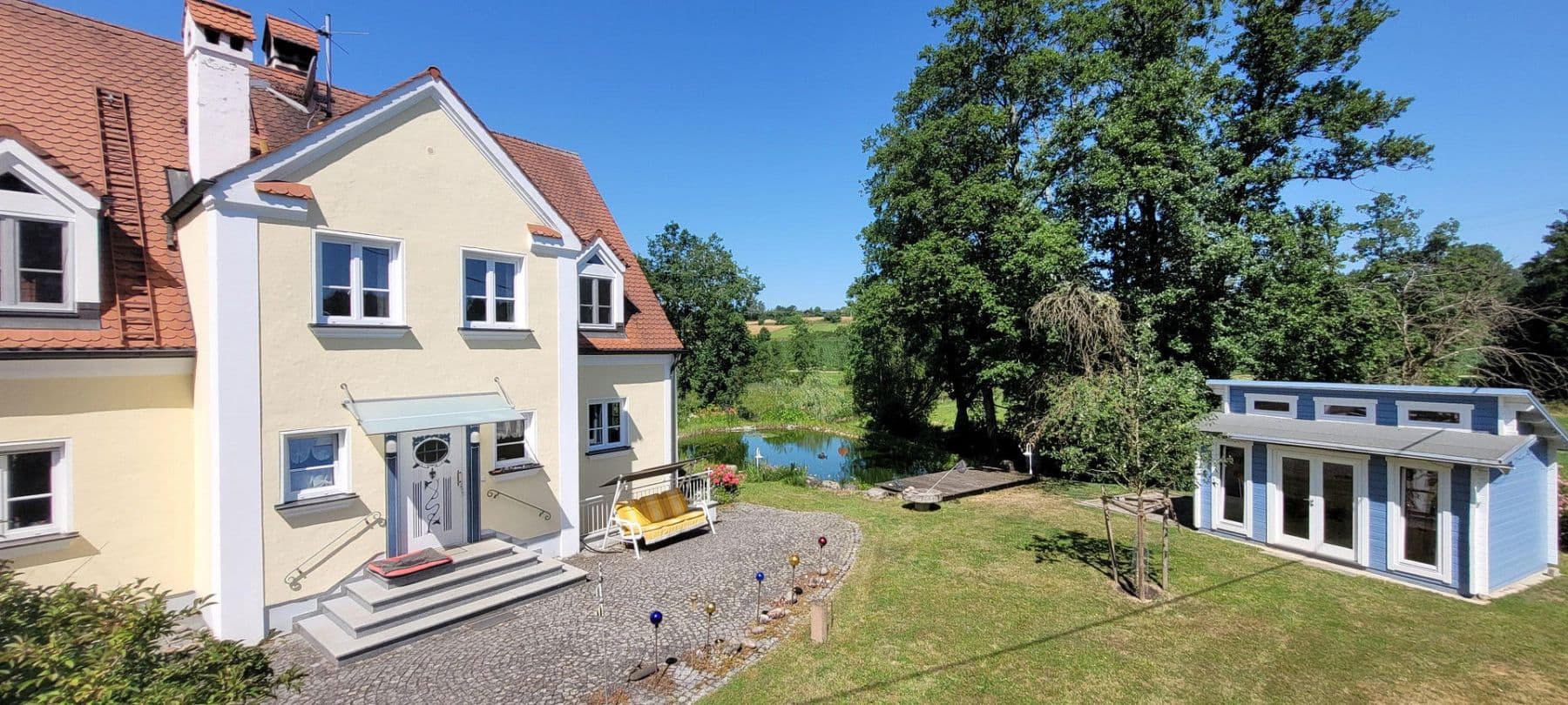 Predaj domu 175 m², pozemek 20.000 m², Biberbach, Bavorsko Predaj domu 175 m², pozemek 20.000 m², Biberbach, Bavorsko