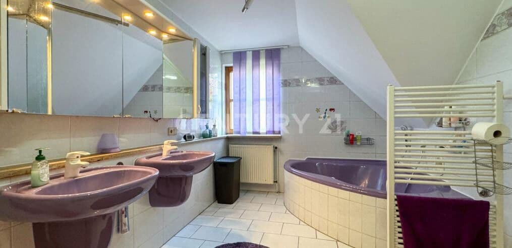 Prenájom bytu 6-izbový 148 m², Hutstraße 15, 18, Itzgrund, Bavorsko Prenájom bytu 6-izbový 148 m², Hutstraße 15, 18, Itzgrund, Bavorsko