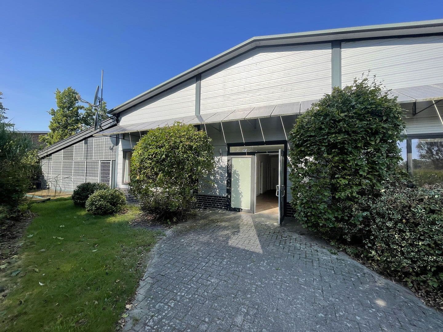 Predaj nebytového priestoru 3.567 m², Huntestrasse 7, Friesoythe, Dolné Sasko Predaj nebytového priestoru 3.567 m², Huntestrasse 7, Friesoythe, Dolné Sasko