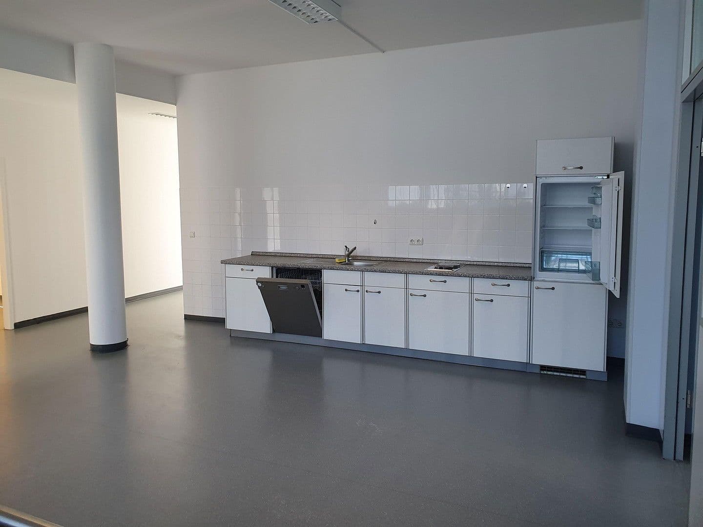 Prenájom kancelárie 512 m², Baldhamer Straße 39, Vaterstetten, Bavorsko Prenájom kancelárie 512 m², Baldhamer Straße 39, Vaterstetten, Bavorsko