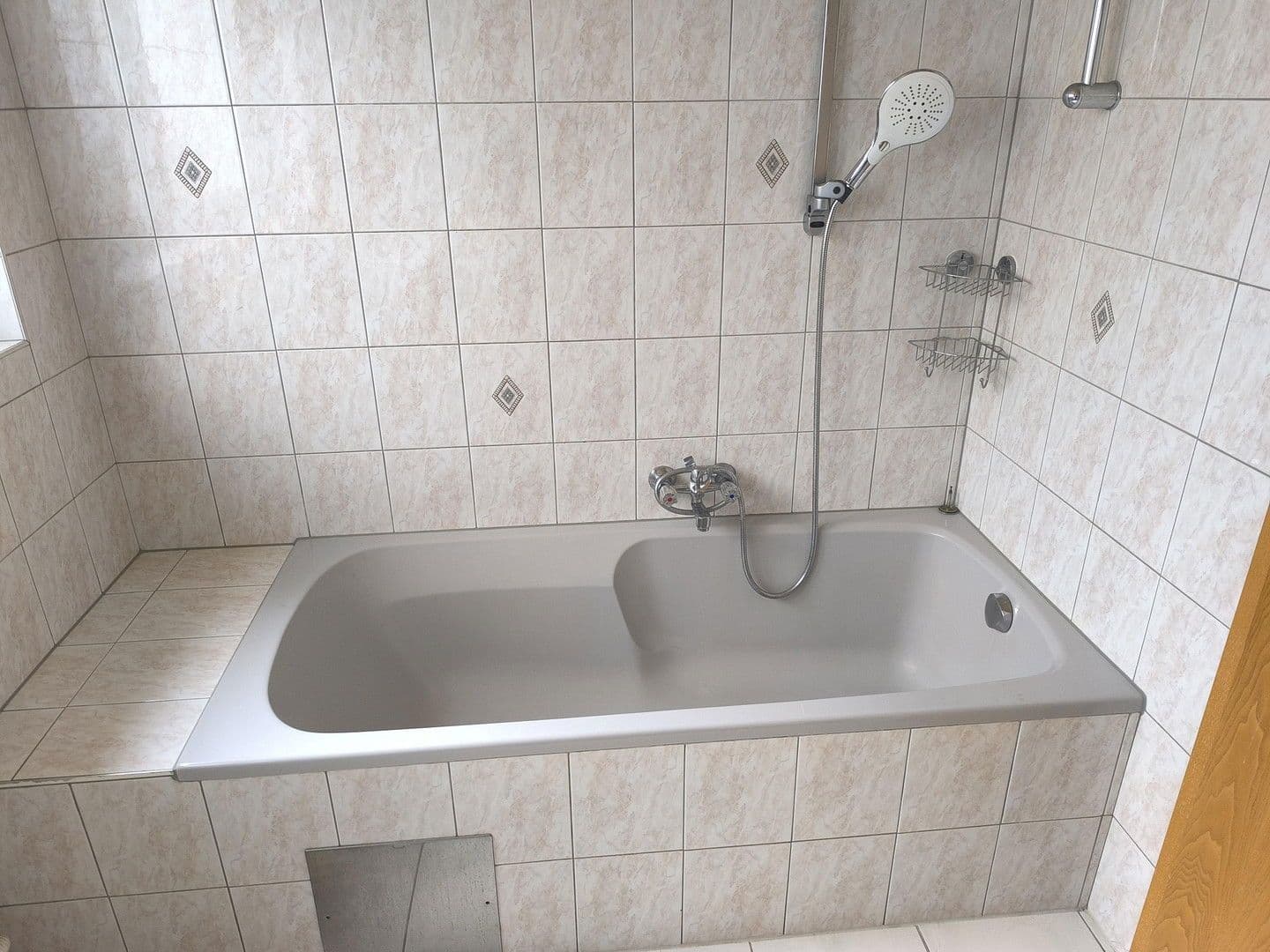 Prenájom bytu 3-izbový 85 m², Jenbach, Tirolsko Prenájom bytu 3-izbový 85 m², Jenbach, Tirolsko