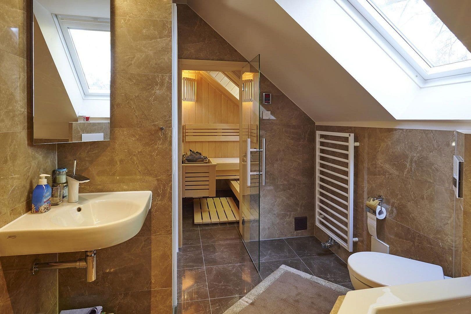 Predaj domu 234 m², pozemek 16.257 m², Am Mellensee, Brandenbursko Predaj domu 234 m², pozemek 16.257 m², Am Mellensee, Brandenbursko