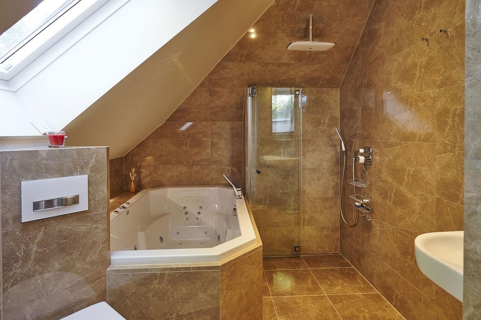 Predaj domu 234 m², pozemek 16.257 m², Am Mellensee, Brandenbursko Predaj domu 234 m², pozemek 16.257 m², Am Mellensee, Brandenbursko