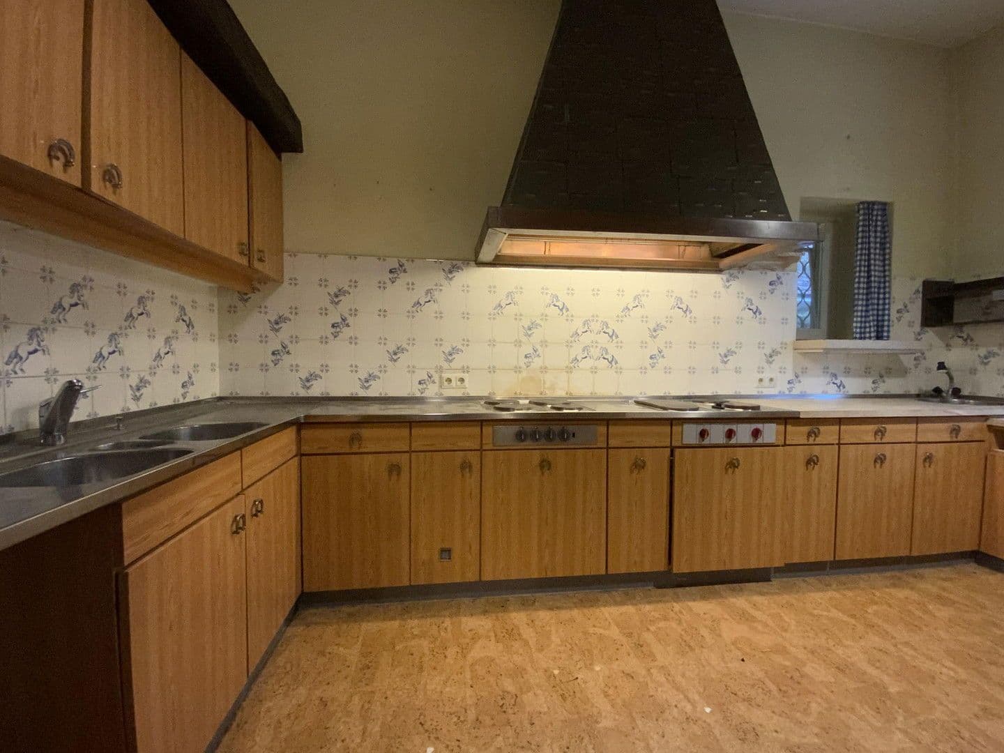 Predaj domu 872 m², pozemek 25.421 m², Sankt Veit an der Glan, Korutánsko Predaj domu 872 m², pozemek 25.421 m², Sankt Veit an der Glan, Korutánsko