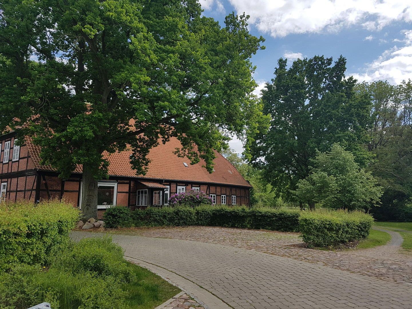 Predaj domu 210 m², pozemek 6.624 m², Zum Kirchplatz 14, Bleckede, Dolné Sasko Predaj domu 210 m², pozemek 6.624 m², Zum Kirchplatz 14, Bleckede, Dolné Sasko