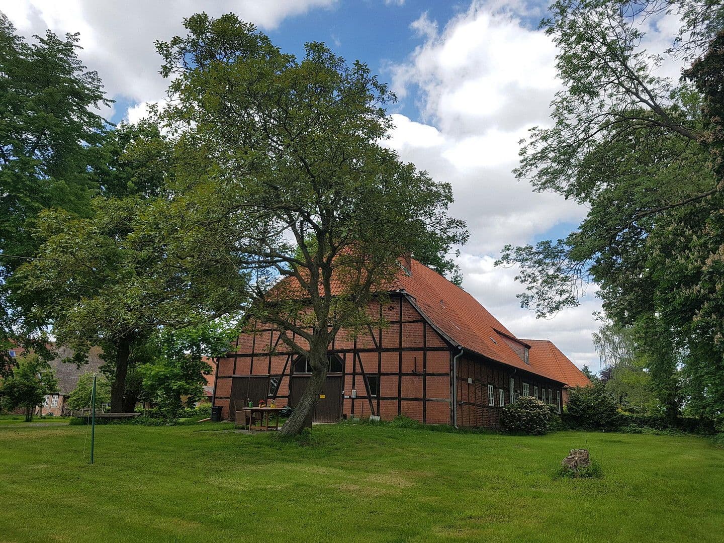 Predaj domu 210 m², pozemek 6.624 m², Zum Kirchplatz 14, Bleckede, Dolné Sasko Predaj domu 210 m², pozemek 6.624 m², Zum Kirchplatz 14, Bleckede, Dolné Sasko