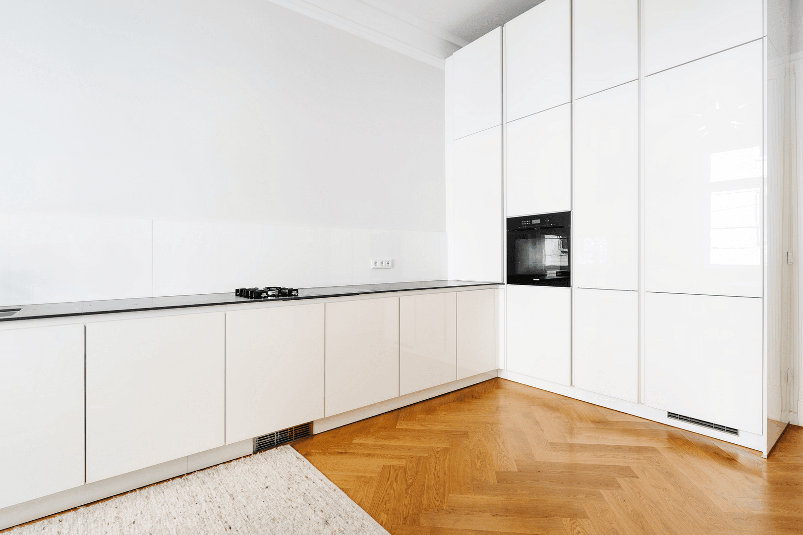 Prenájom bytu 5-izbový 165 m², Rumfordstraße 6, München, Bavorsko Prenájom bytu 5-izbový 165 m², Rumfordstraße 6, München, Bavorsko