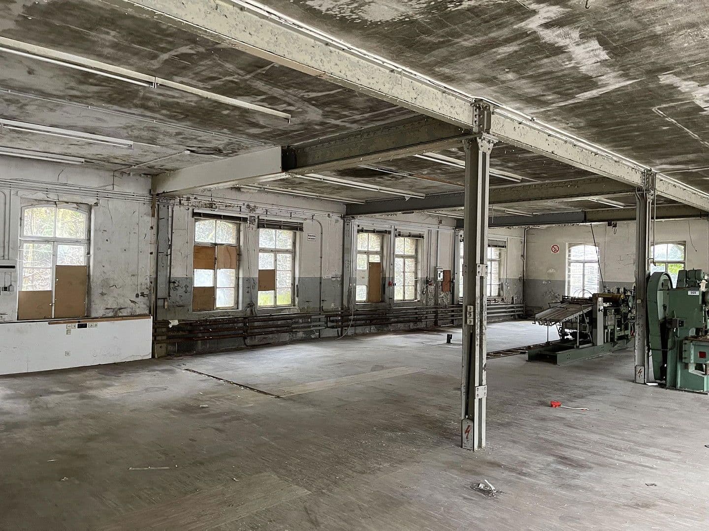 Predaj nebytového priestoru 2.763 m², Schiltachstraße 61 + 59, Schramberg, Bádensko-Wurttembersko Predaj nebytového priestoru 2.763 m², Schiltachstraße 61 + 59, Schramberg, Bádensko-Wurttembersko