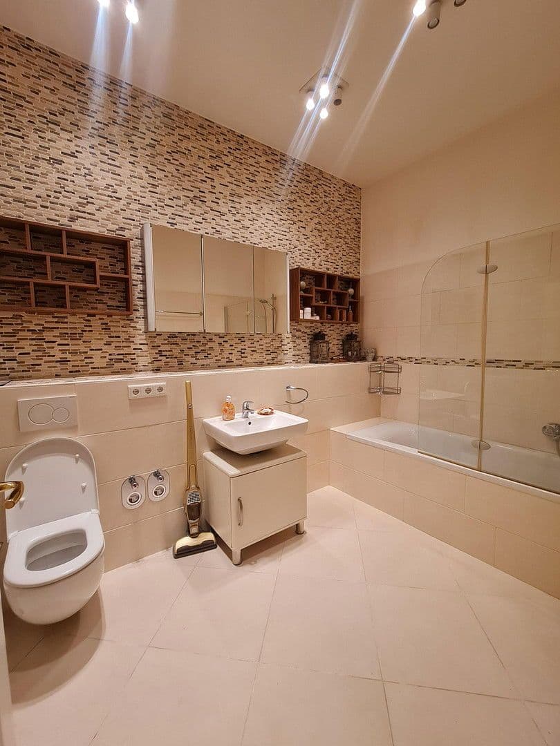 Predaj bytu 3-izbový 103 m², Baden-Baden, Bádensko-Wurttembersko Predaj bytu 3-izbový 103 m², Baden-Baden, Bádensko-Wurttembersko