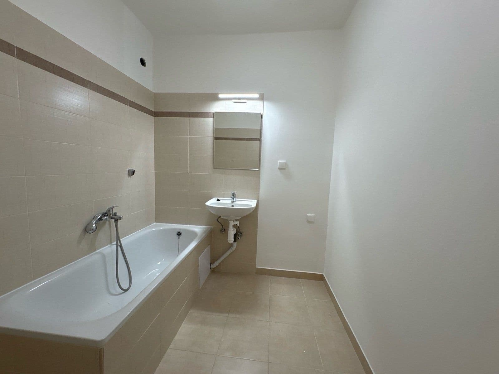 Prenájom bytu 3-izbový 71 m², Československé armády, Frýdek-Místek, Moravskoslezský kraj Prenájom bytu 3-izbový 71 m², Československé armády, Frýdek-Místek, Moravskoslezský kraj