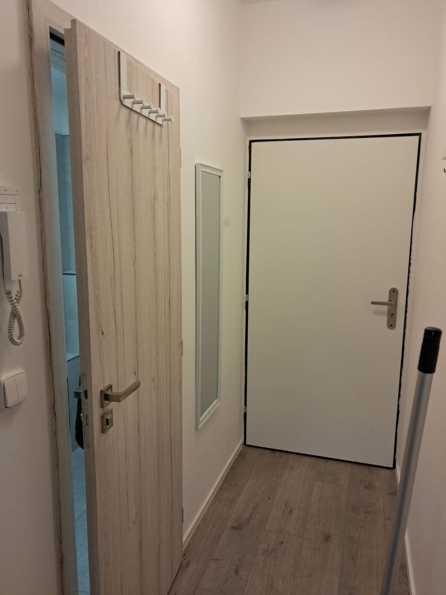 Prenájom bytu 2-izbový 39 m², Hořovice, Středočeský kraj Prenájom bytu 2-izbový 39 m², Hořovice, Středočeský kraj