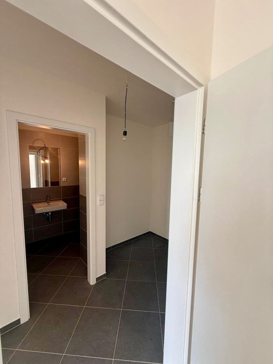 Prenájom bytu 2-izbový 56 m², Čakovická, Praha, Praha Prenájom bytu 2-izbový 56 m², Čakovická, Praha, Praha