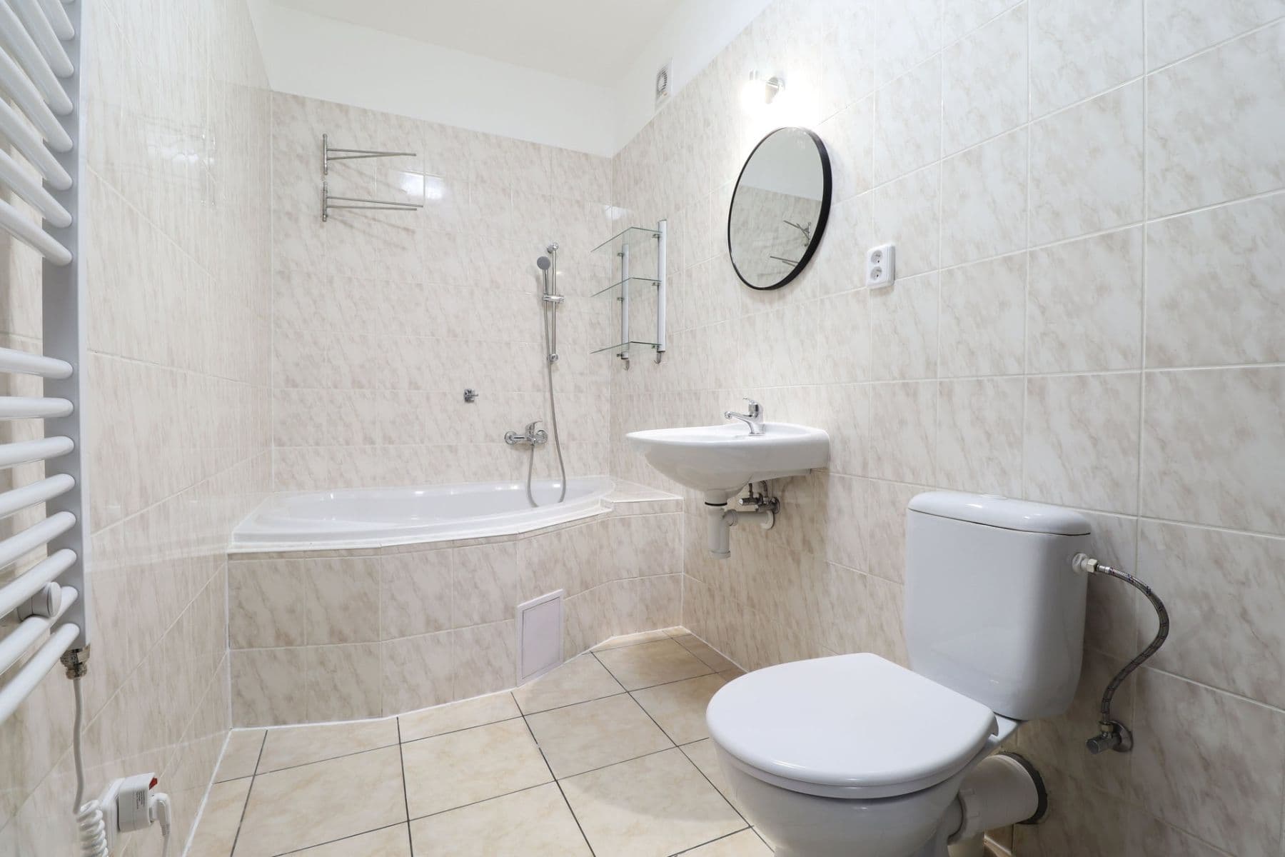 Prenájom bytu 3-izbový 85 m², Jílové u Prahy, Středočeský kraj Prenájom bytu 3-izbový 85 m², Jílové u Prahy, Středočeský kraj