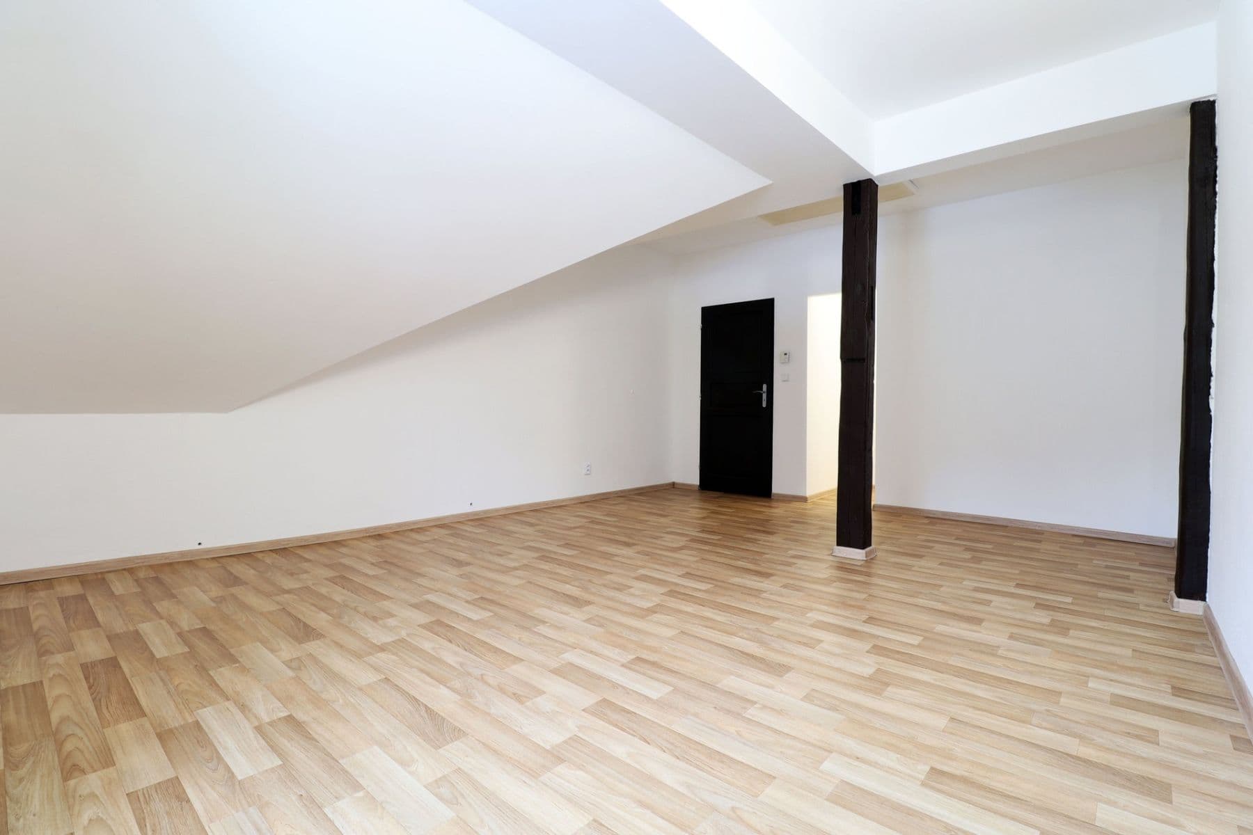 Prenájom bytu 3-izbový 85 m², Jílové u Prahy, Středočeský kraj Prenájom bytu 3-izbový 85 m², Jílové u Prahy, Středočeský kraj