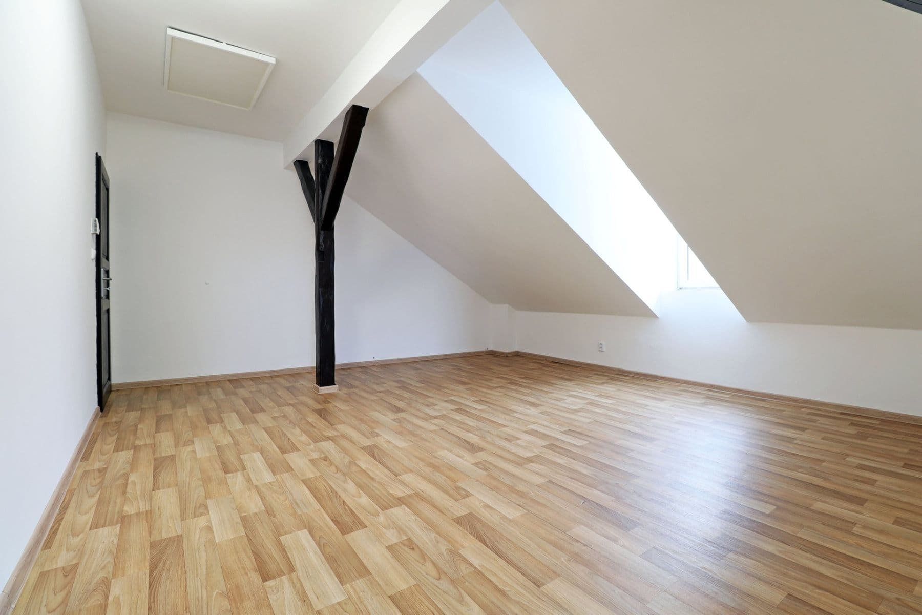 Prenájom bytu 3-izbový 85 m², Jílové u Prahy, Středočeský kraj Prenájom bytu 3-izbový 85 m², Jílové u Prahy, Středočeský kraj