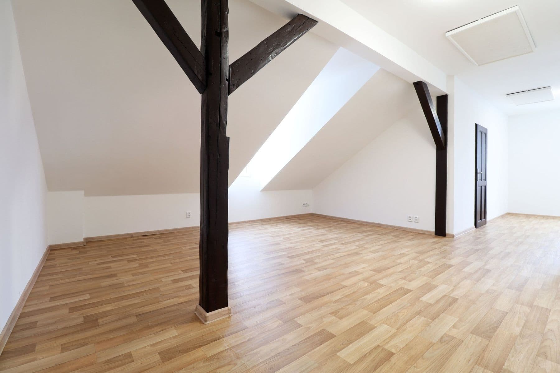 Prenájom bytu 3-izbový 85 m², Jílové u Prahy, Středočeský kraj Prenájom bytu 3-izbový 85 m², Jílové u Prahy, Středočeský kraj