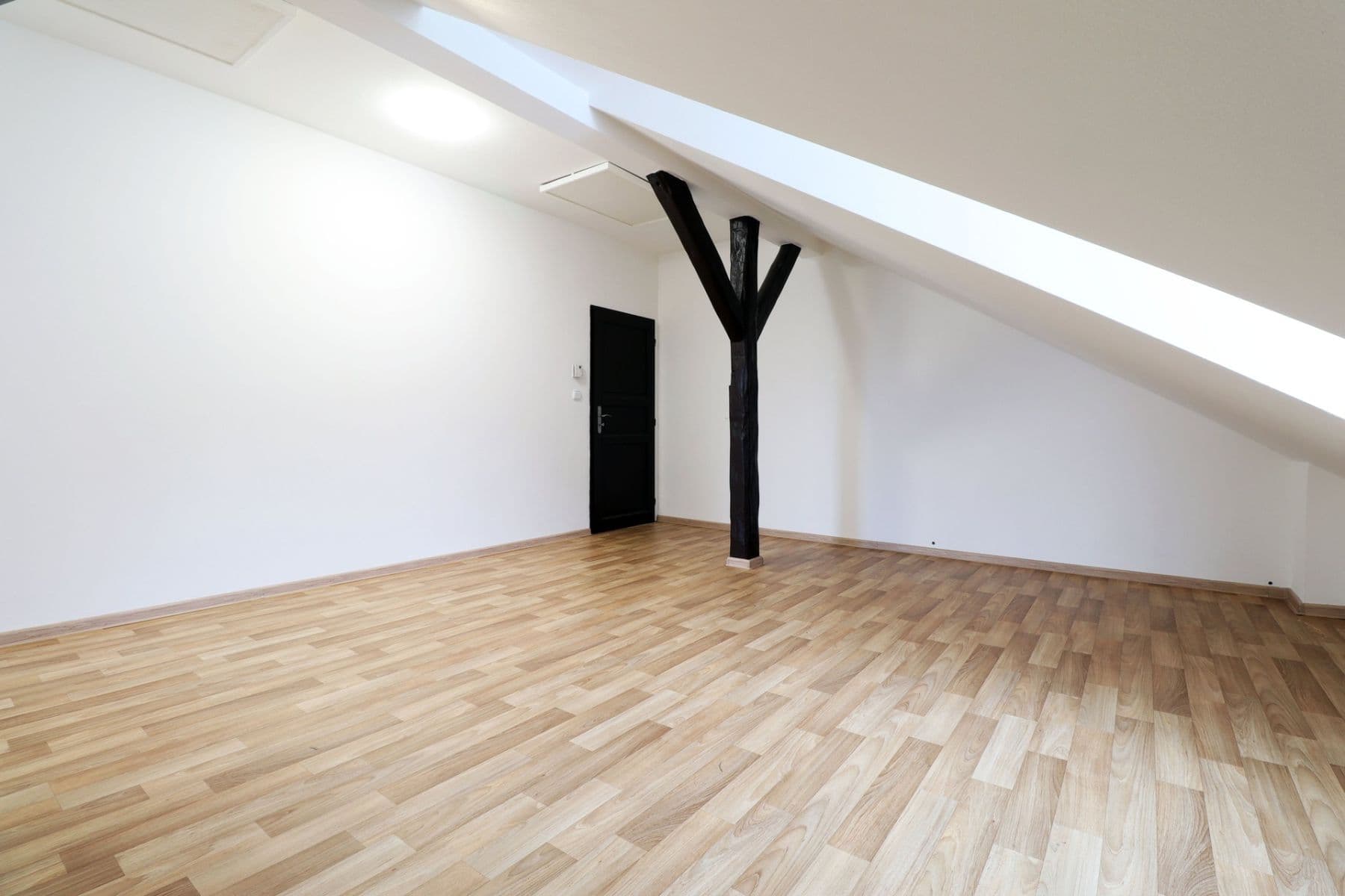 Prenájom bytu 3-izbový 85 m², Jílové u Prahy, Středočeský kraj Prenájom bytu 3-izbový 85 m², Jílové u Prahy, Středočeský kraj