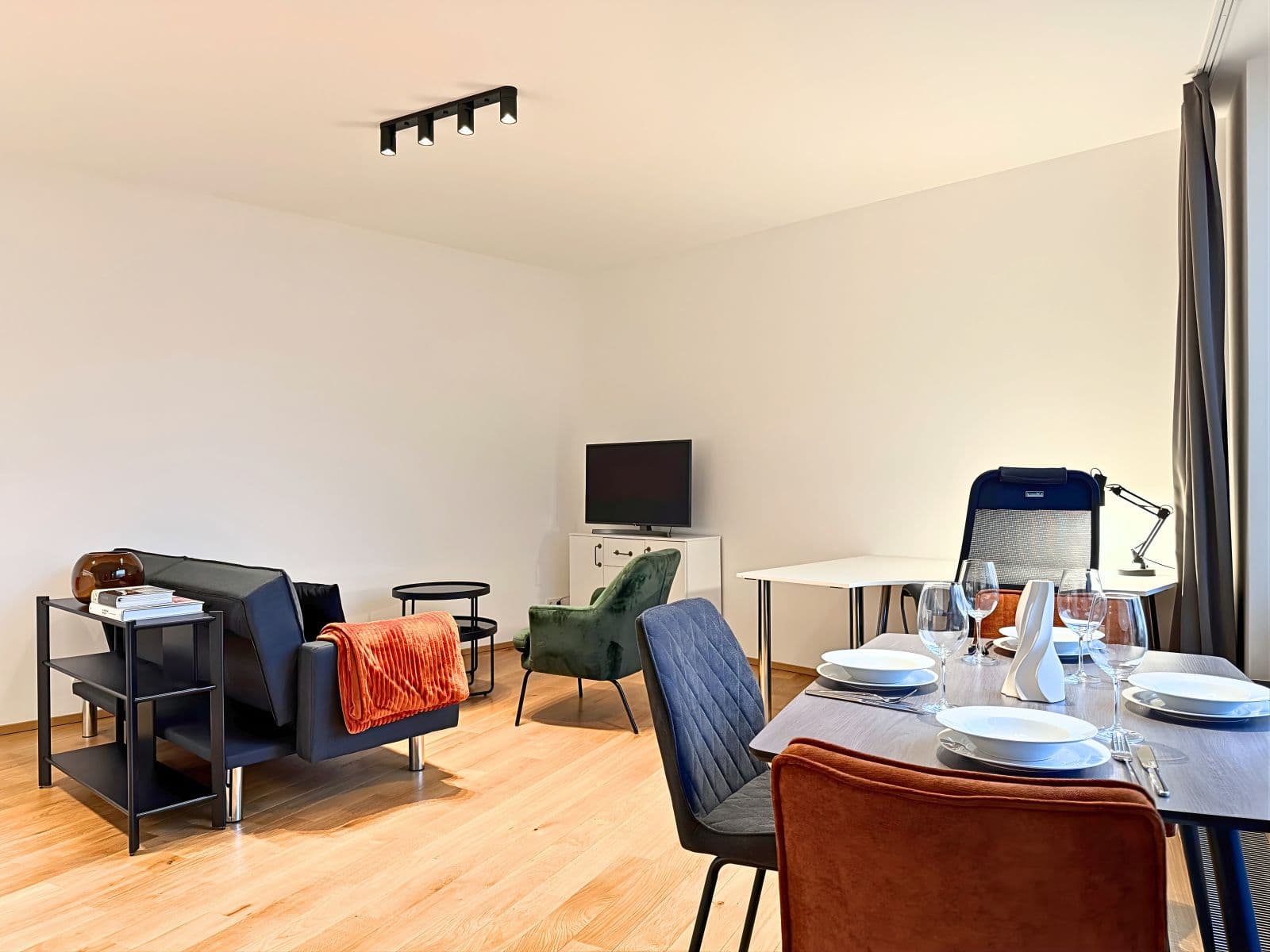 Prenájom bytu 57 m², Komunardů, Praha, Praha Prenájom bytu 57 m², Komunardů, Praha, Praha