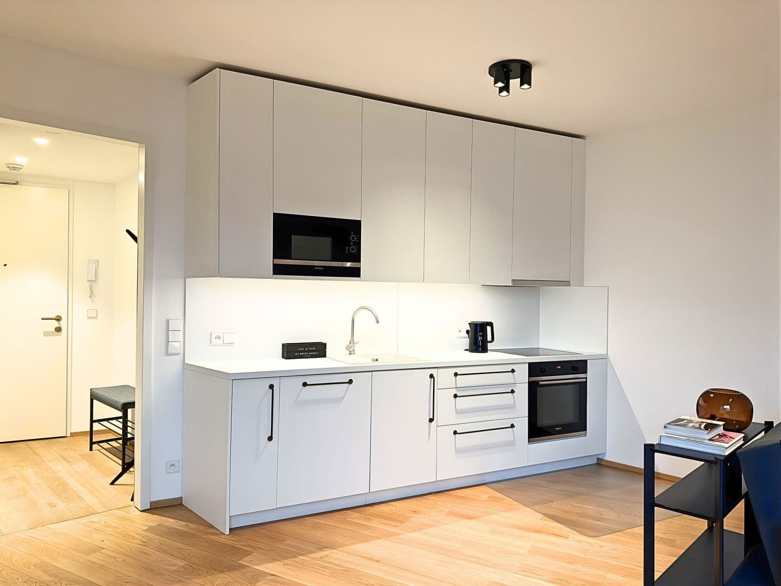Prenájom bytu 57 m², Komunardů, Praha, Praha Prenájom bytu 57 m², Komunardů, Praha, Praha