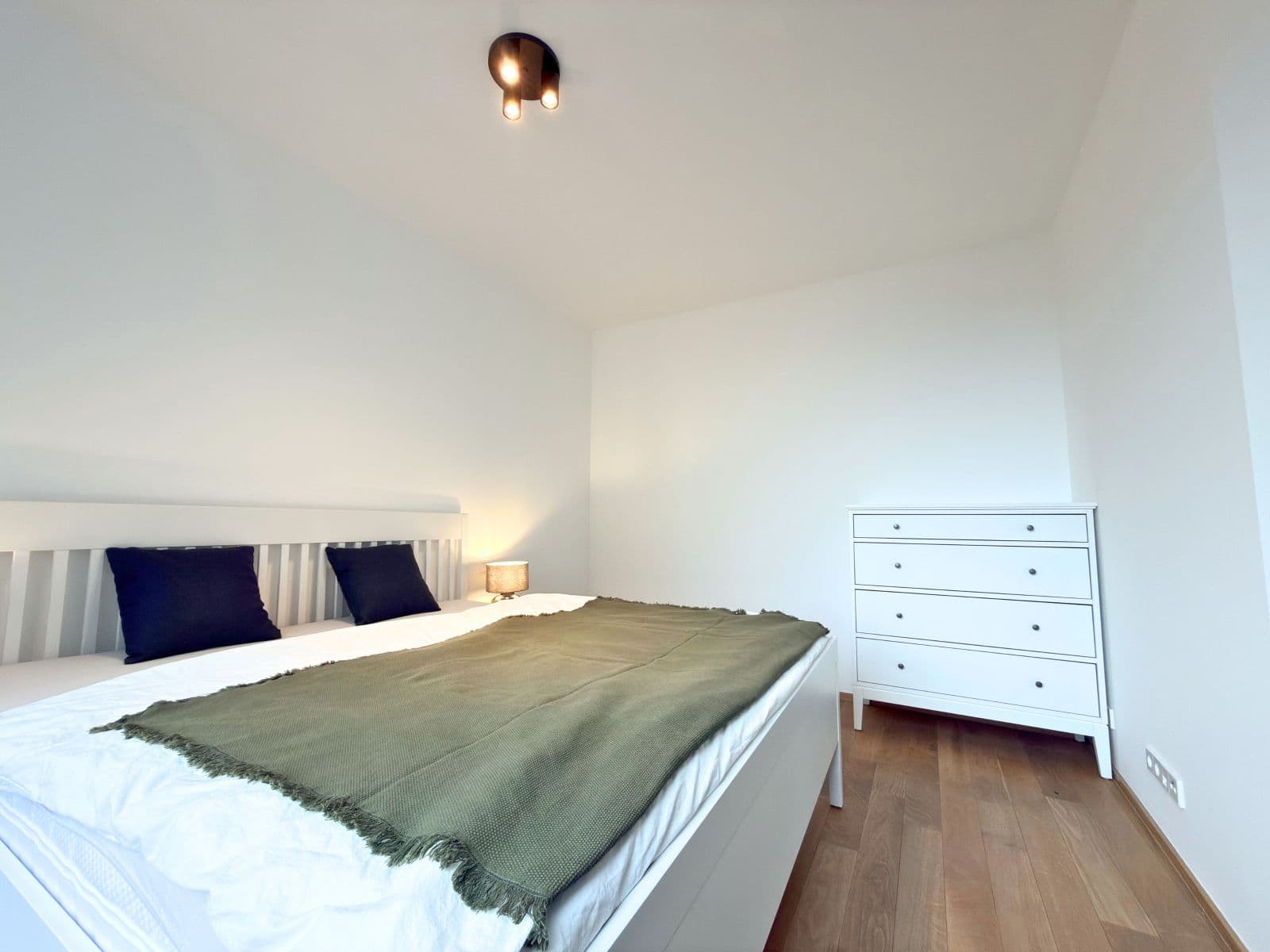 Prenájom bytu 57 m², Komunardů, Praha, Praha Prenájom bytu 57 m², Komunardů, Praha, Praha