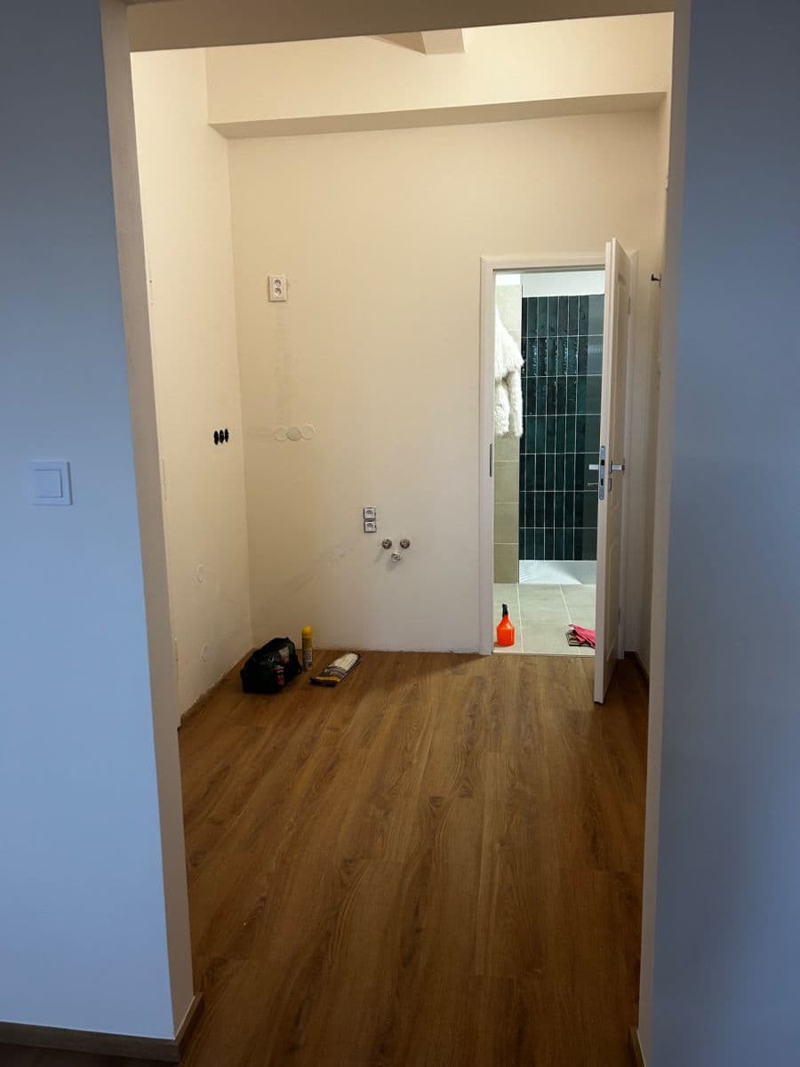 Prenájom bytu 1-izbový 33 m², Jeseniova, Praha, Praha Prenájom bytu 1-izbový 33 m², Jeseniova, Praha, Praha