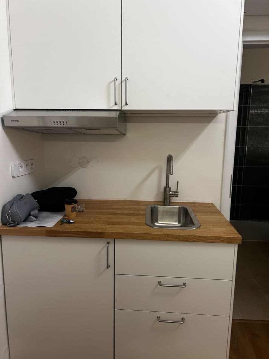 Prenájom bytu 1-izbový 33 m², Jeseniova, Praha, Praha Prenájom bytu 1-izbový 33 m², Jeseniova, Praha, Praha