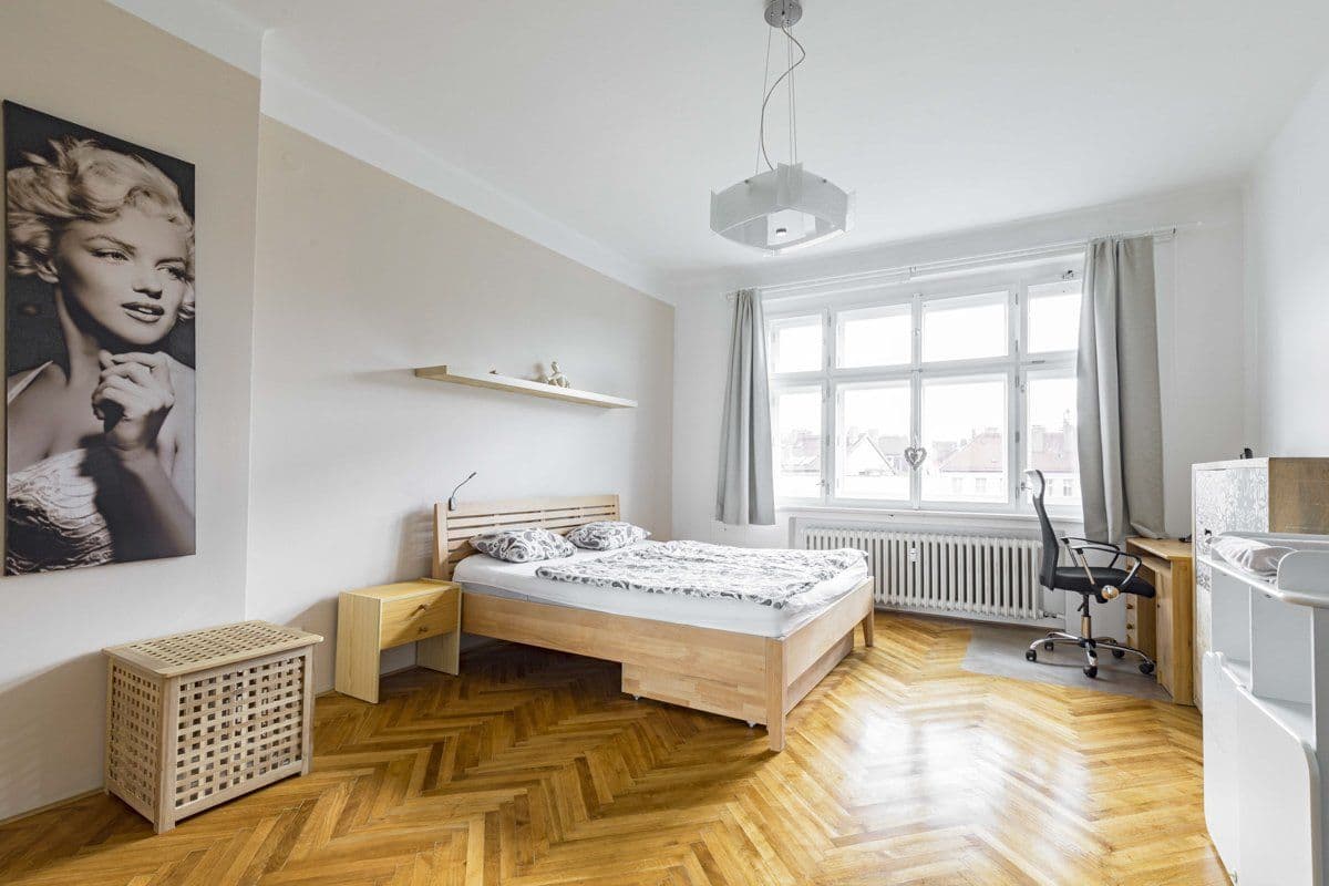 Prenájom bytu 92 m², Štefánikova, Praha, Praha Prenájom bytu 92 m², Štefánikova, Praha, Praha