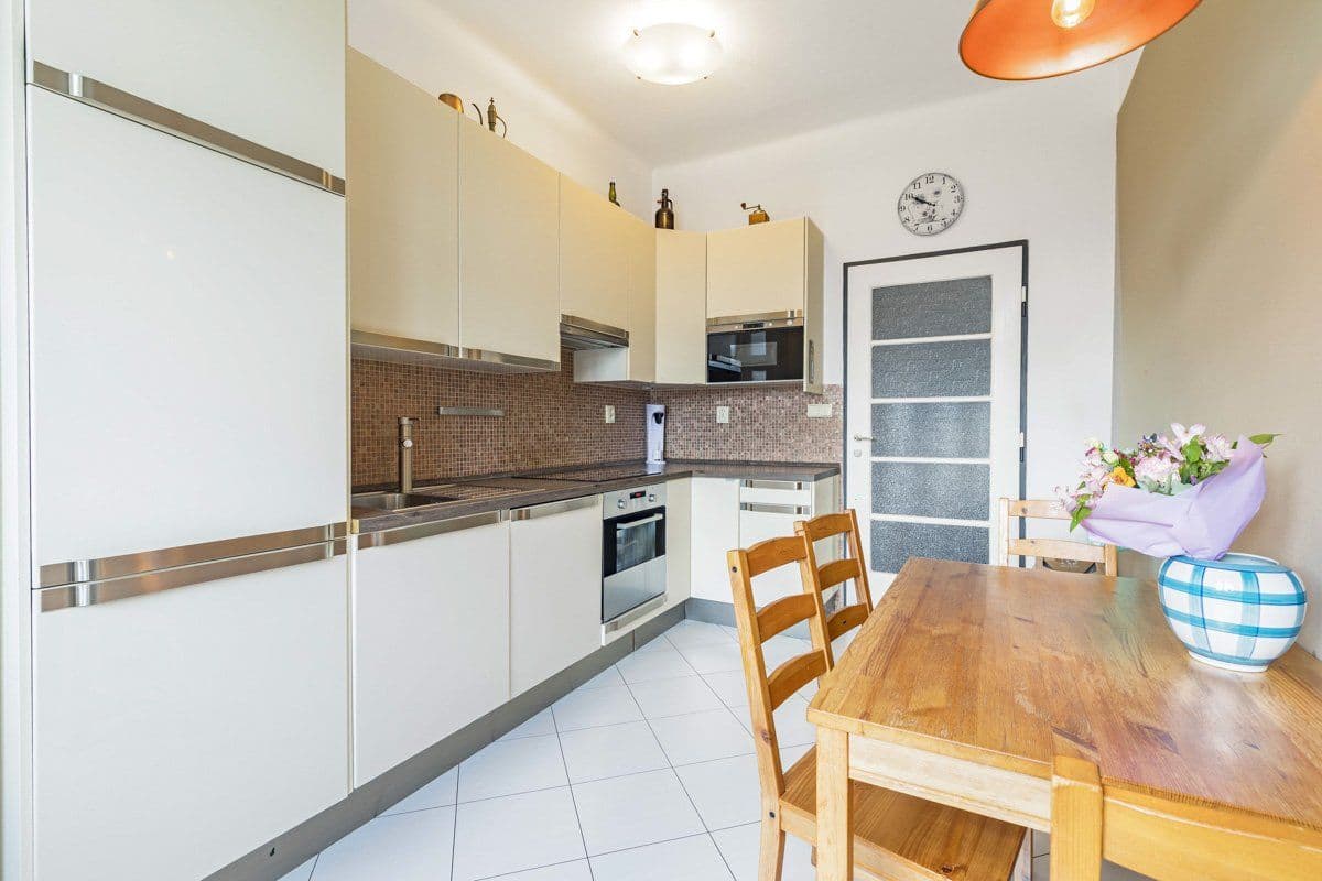 Prenájom bytu 92 m², Štefánikova, Praha, Praha Prenájom bytu 92 m², Štefánikova, Praha, Praha