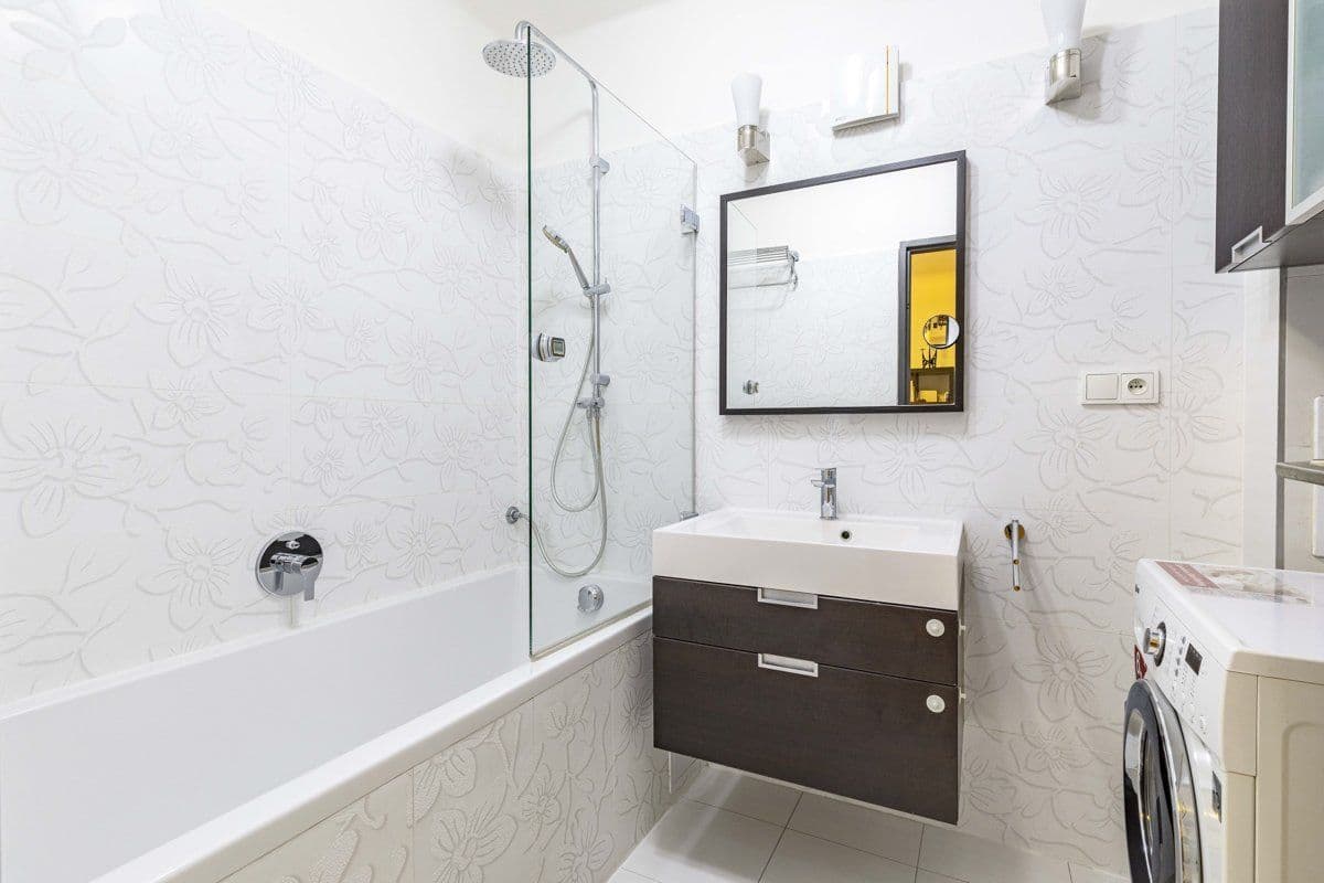 Prenájom bytu 92 m², Štefánikova, Praha, Praha Prenájom bytu 92 m², Štefánikova, Praha, Praha