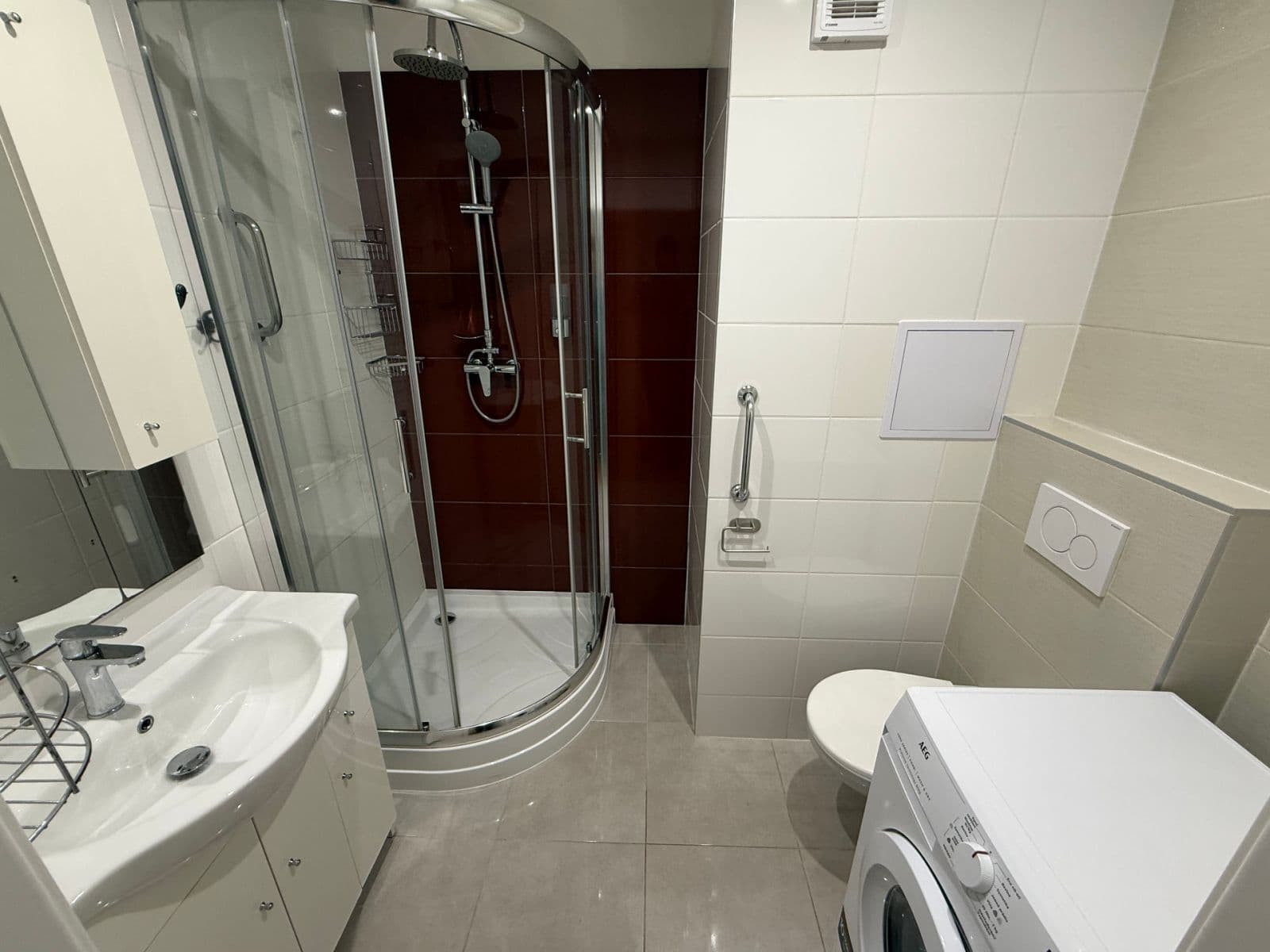 Prenájom bytu 2-izbový 43 m², Blattného, Praha, Praha Prenájom bytu 2-izbový 43 m², Blattného, Praha, Praha