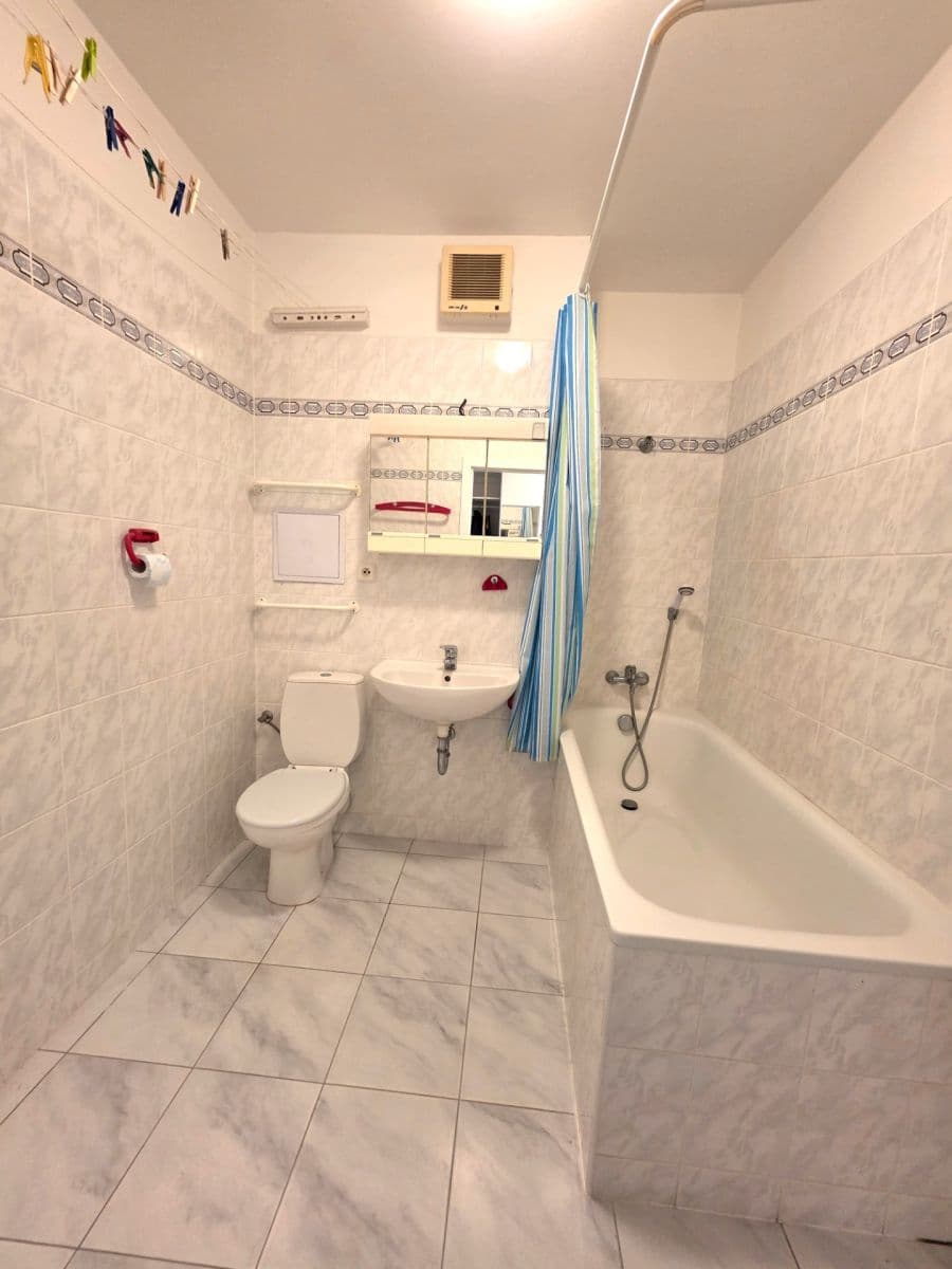 Prenájom bytu 1-izbový 44 m², U Kříže, Praha, Praha Prenájom bytu 1-izbový 44 m², U Kříže, Praha, Praha