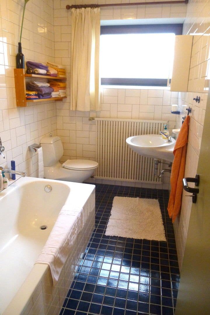 Predaj domu 190 m², pozemek 1.179 m², Niedernhausen, Hesensko Predaj domu 190 m², pozemek 1.179 m², Niedernhausen, Hesensko