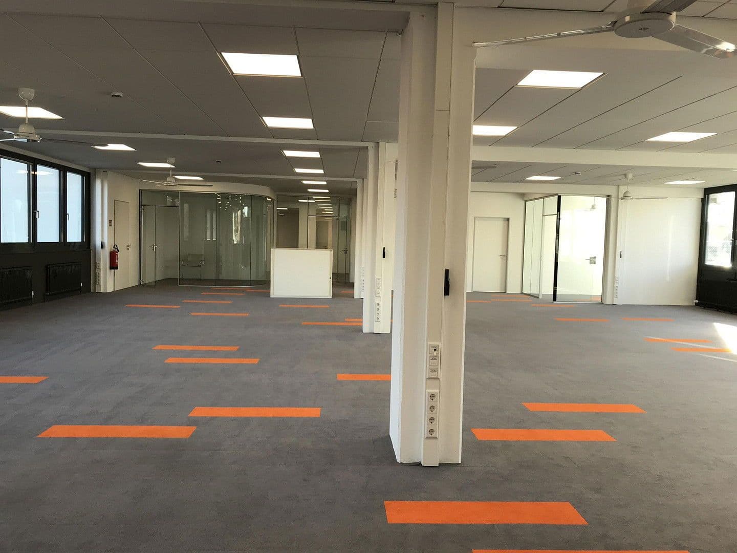 Prenájom kancelárie 472 m², Sindelfingen, Bádensko-Wurttembersko Prenájom kancelárie 472 m², Sindelfingen, Bádensko-Wurttembersko