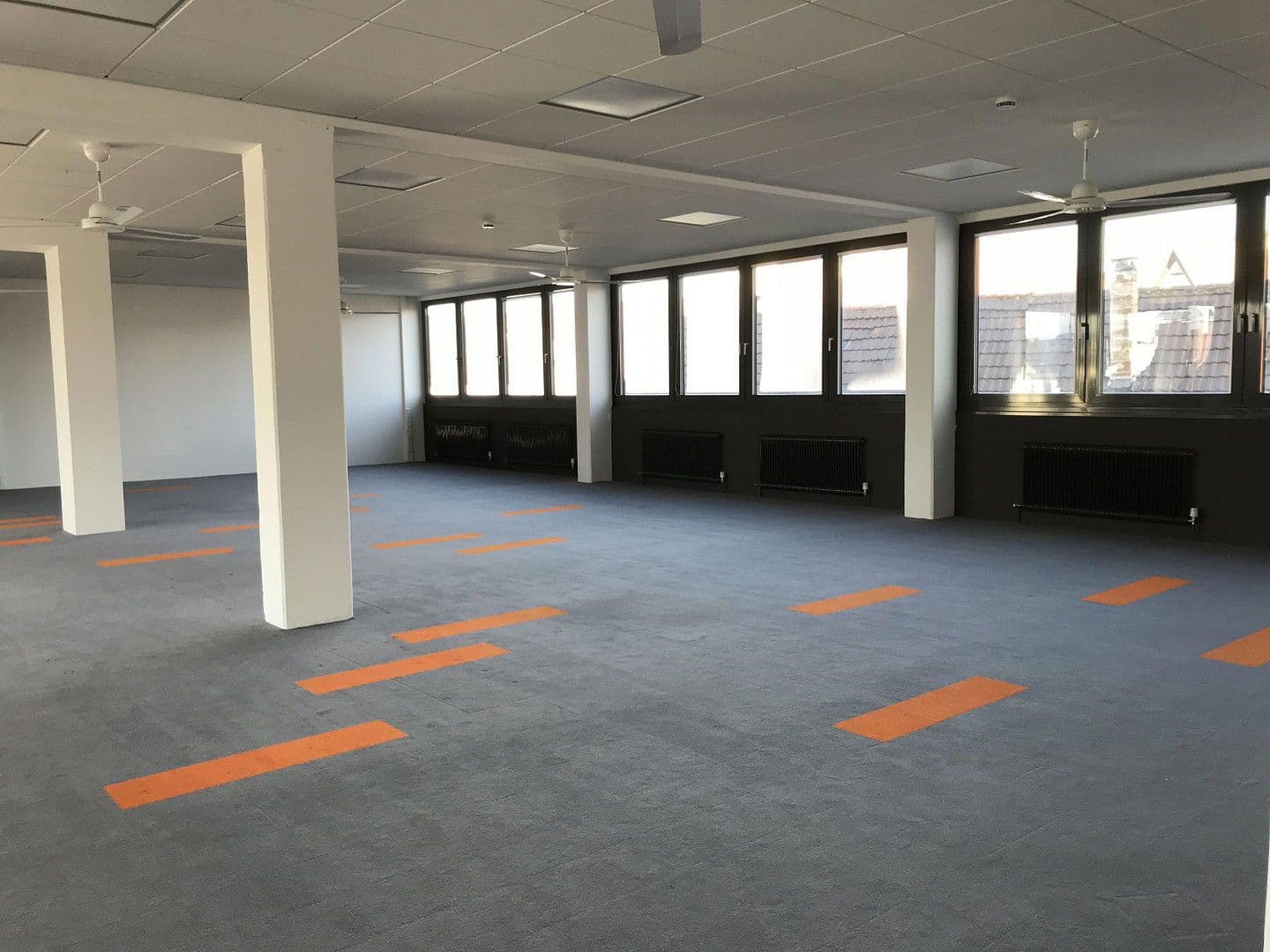 Prenájom kancelárie 472 m², Sindelfingen, Bádensko-Wurttembersko Prenájom kancelárie 472 m², Sindelfingen, Bádensko-Wurttembersko