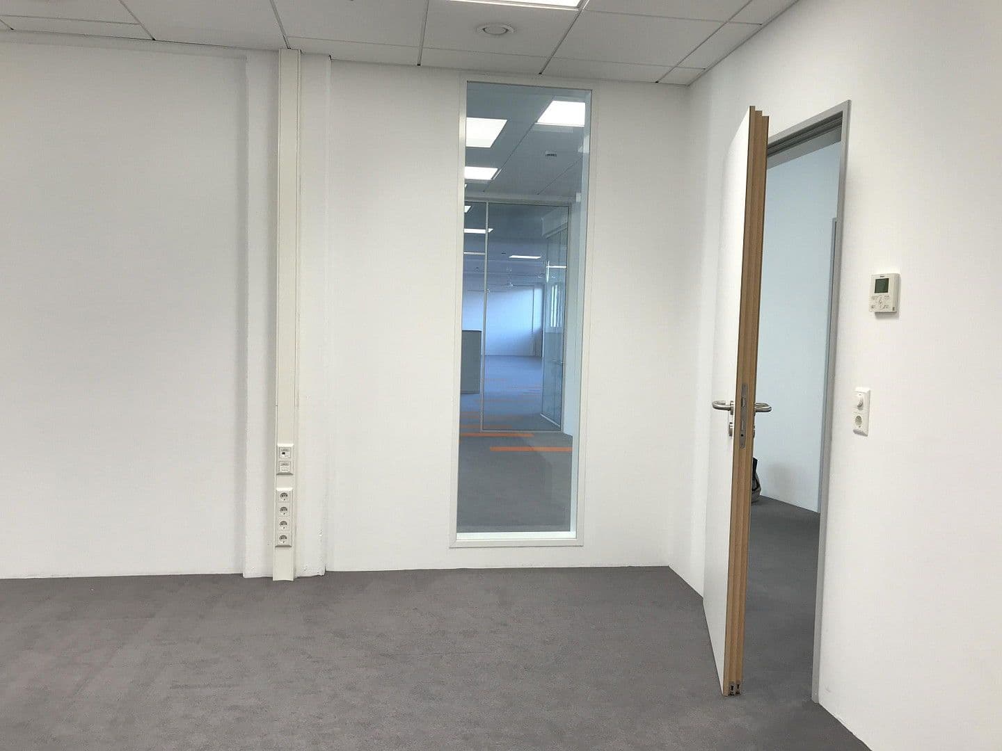 Prenájom kancelárie 472 m², Sindelfingen, Bádensko-Wurttembersko Prenájom kancelárie 472 m², Sindelfingen, Bádensko-Wurttembersko