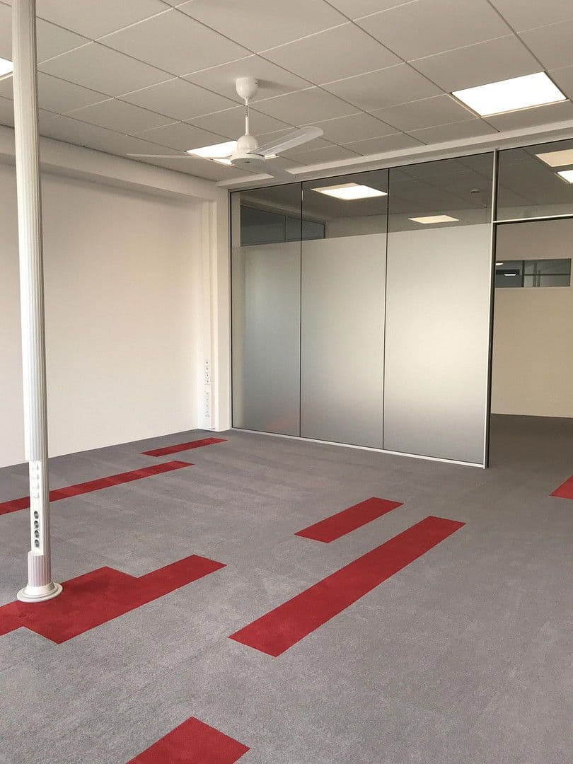 Prenájom kancelárie 472 m², Sindelfingen, Bádensko-Wurttembersko Prenájom kancelárie 472 m², Sindelfingen, Bádensko-Wurttembersko