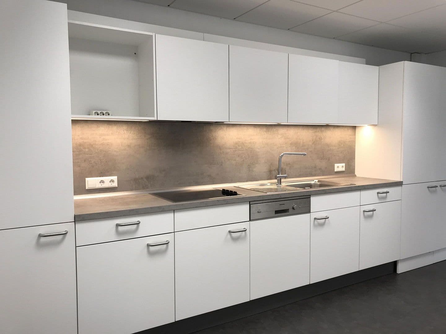 Prenájom kancelárie 472 m², Sindelfingen, Bádensko-Wurttembersko Prenájom kancelárie 472 m², Sindelfingen, Bádensko-Wurttembersko