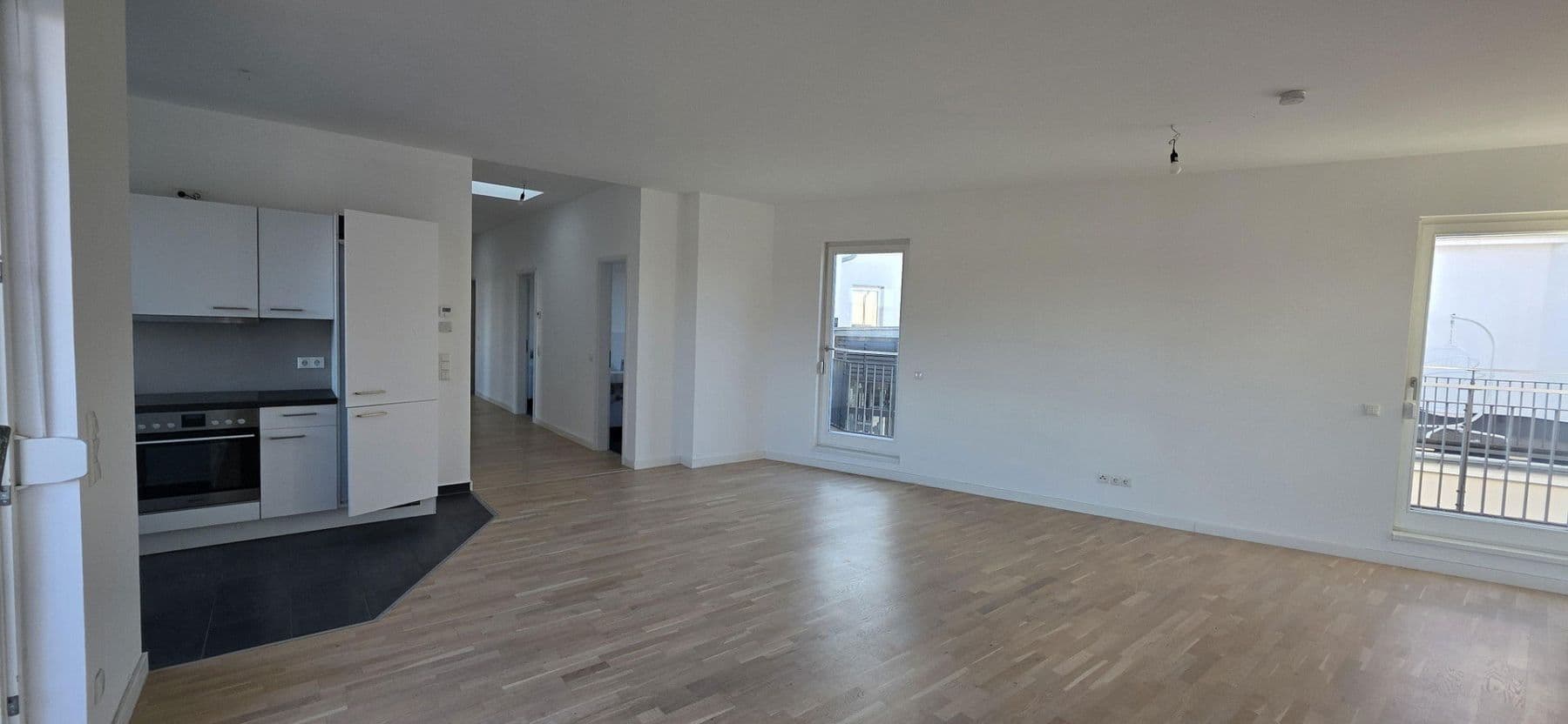 Prenájom bytu 3-izbový 135 m², Carl-Herz-Ufer 3, Berlin, Berlín Prenájom bytu 3-izbový 135 m², Carl-Herz-Ufer 3, Berlin, Berlín