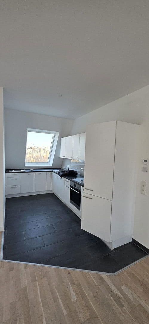 Prenájom bytu 3-izbový 135 m², Carl-Herz-Ufer 3, Berlin, Berlín Prenájom bytu 3-izbový 135 m², Carl-Herz-Ufer 3, Berlin, Berlín