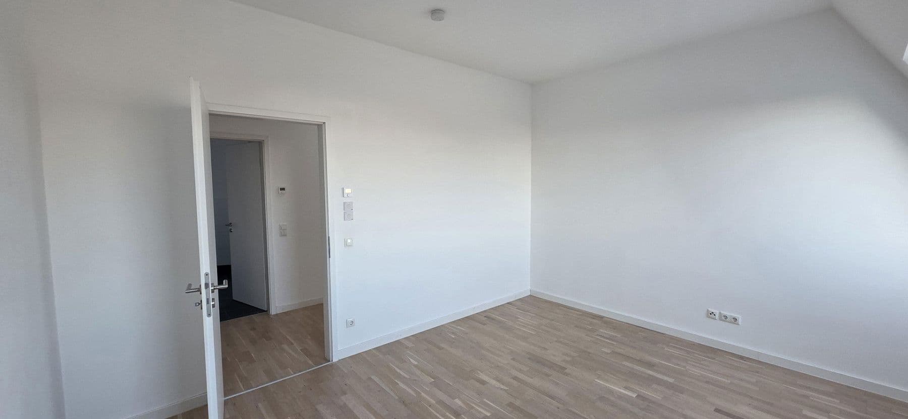 Prenájom bytu 3-izbový 135 m², Carl-Herz-Ufer 3, Berlin, Berlín Prenájom bytu 3-izbový 135 m², Carl-Herz-Ufer 3, Berlin, Berlín