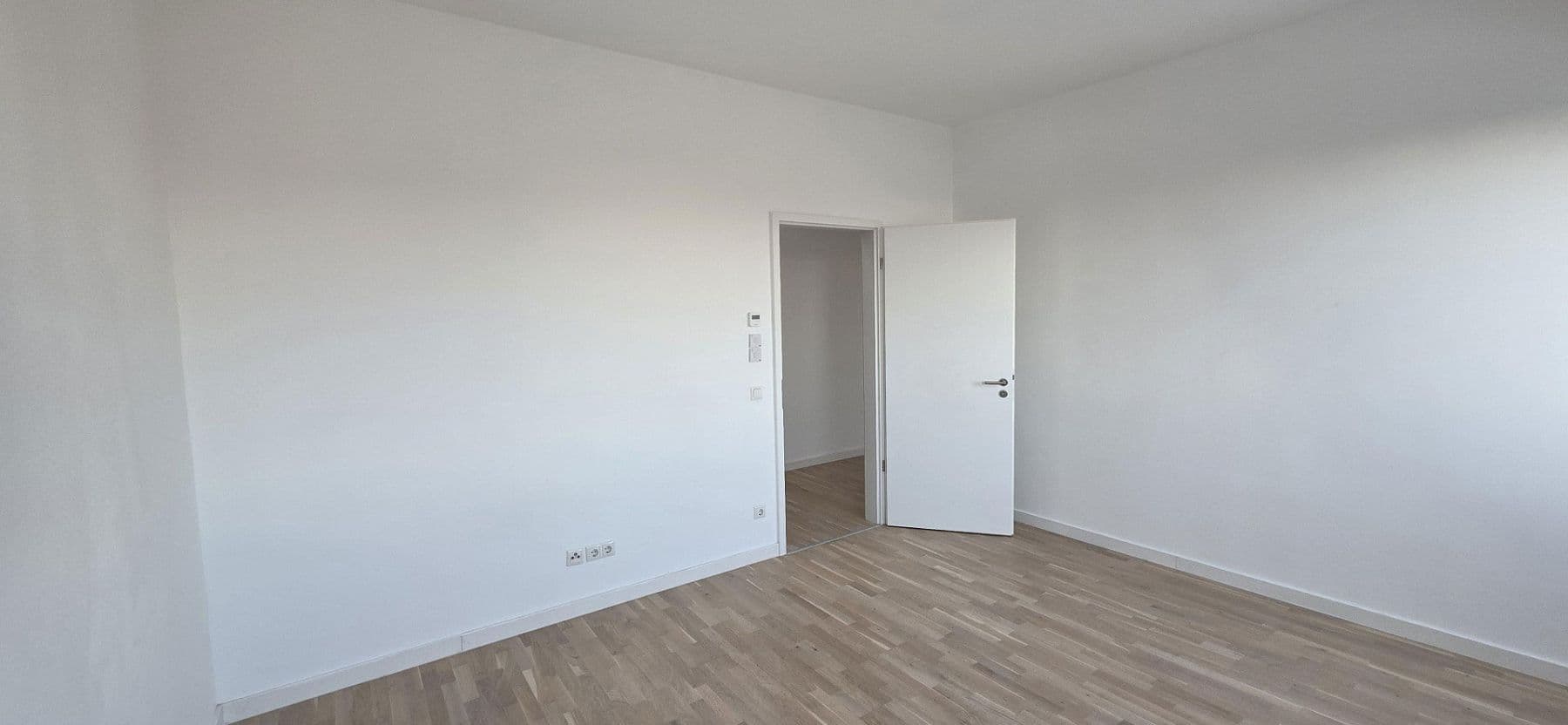 Prenájom bytu 3-izbový 135 m², Carl-Herz-Ufer 3, Berlin, Berlín Prenájom bytu 3-izbový 135 m², Carl-Herz-Ufer 3, Berlin, Berlín