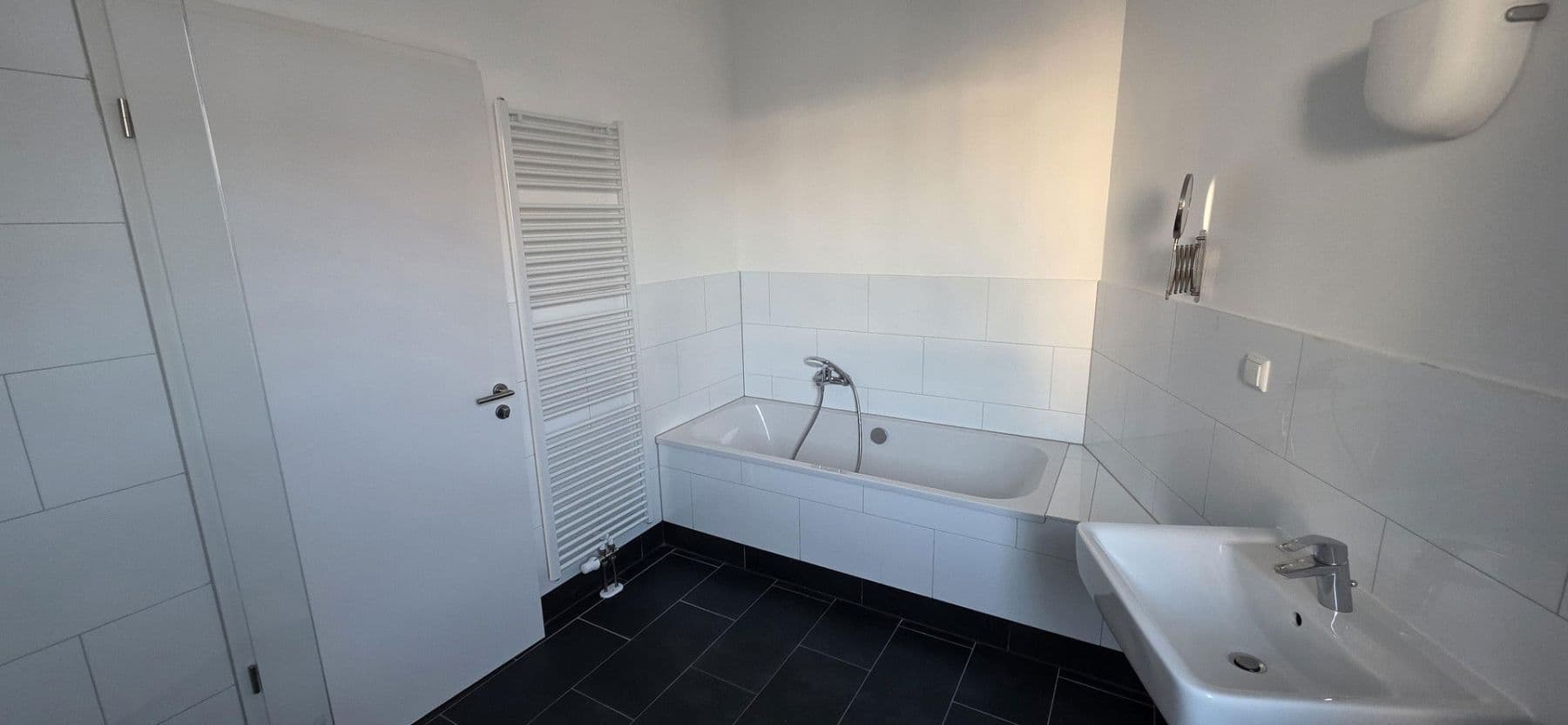 Prenájom bytu 3-izbový 135 m², Carl-Herz-Ufer 3, Berlin, Berlín Prenájom bytu 3-izbový 135 m², Carl-Herz-Ufer 3, Berlin, Berlín