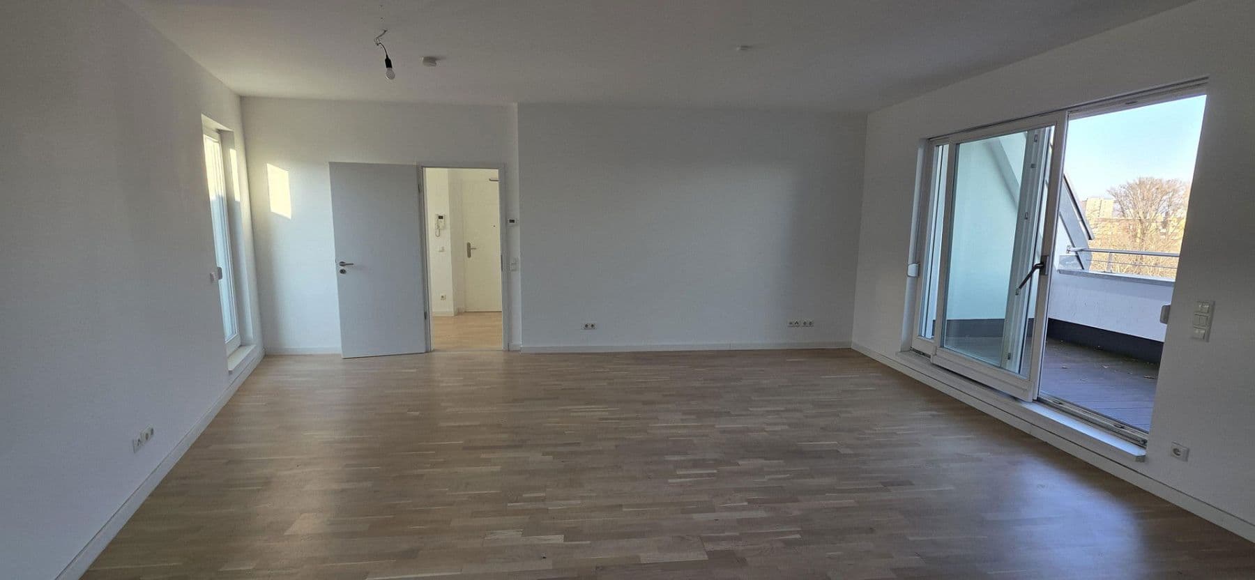 Prenájom bytu 3-izbový 135 m², Carl-Herz-Ufer 3, Berlin, Berlín Prenájom bytu 3-izbový 135 m², Carl-Herz-Ufer 3, Berlin, Berlín