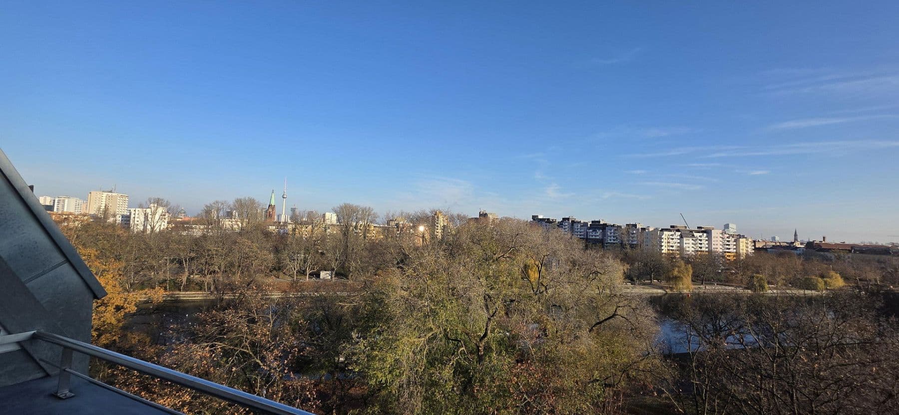 Prenájom bytu 3-izbový 135 m², Carl-Herz-Ufer 3, Berlin, Berlín Prenájom bytu 3-izbový 135 m², Carl-Herz-Ufer 3, Berlin, Berlín