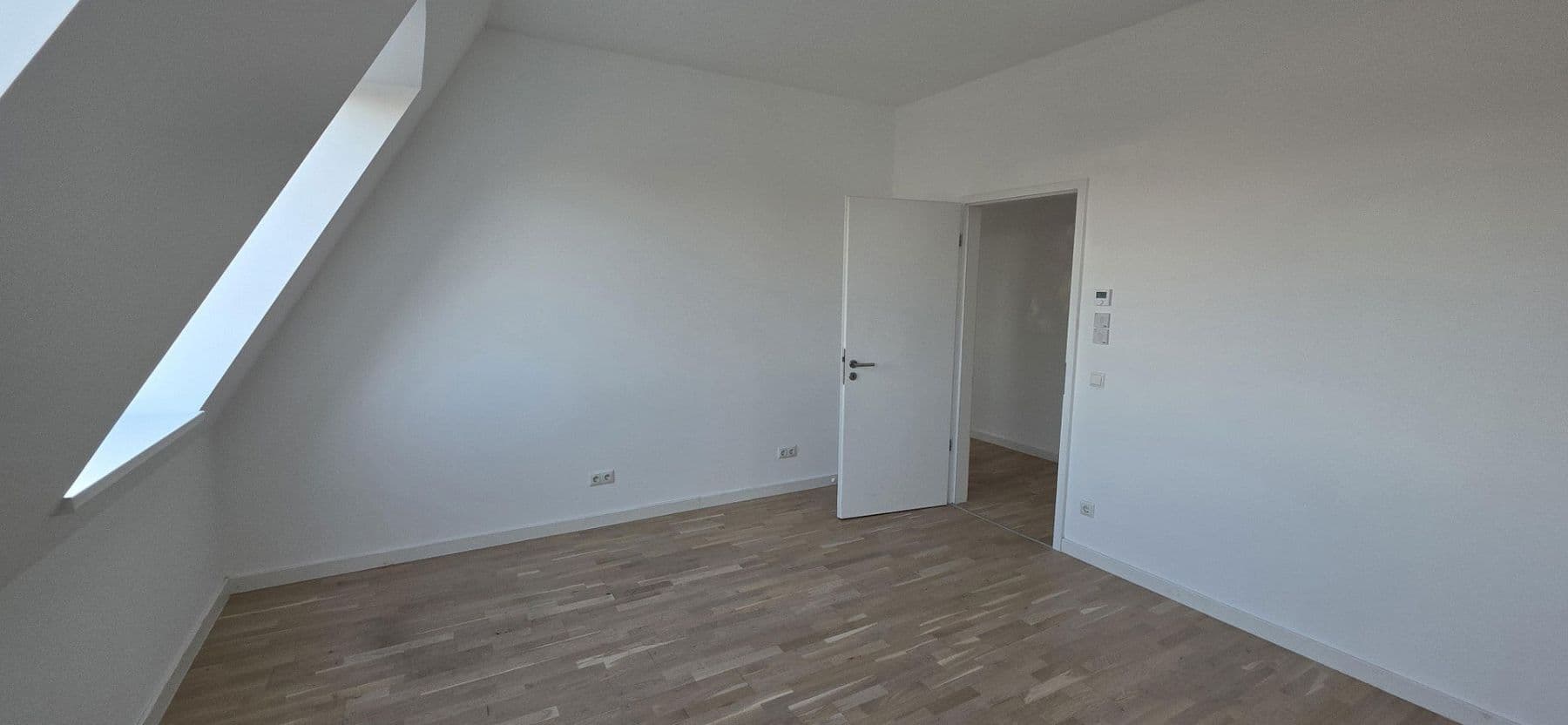 Prenájom bytu 3-izbový 135 m², Carl-Herz-Ufer 3, Berlin, Berlín Prenájom bytu 3-izbový 135 m², Carl-Herz-Ufer 3, Berlin, Berlín